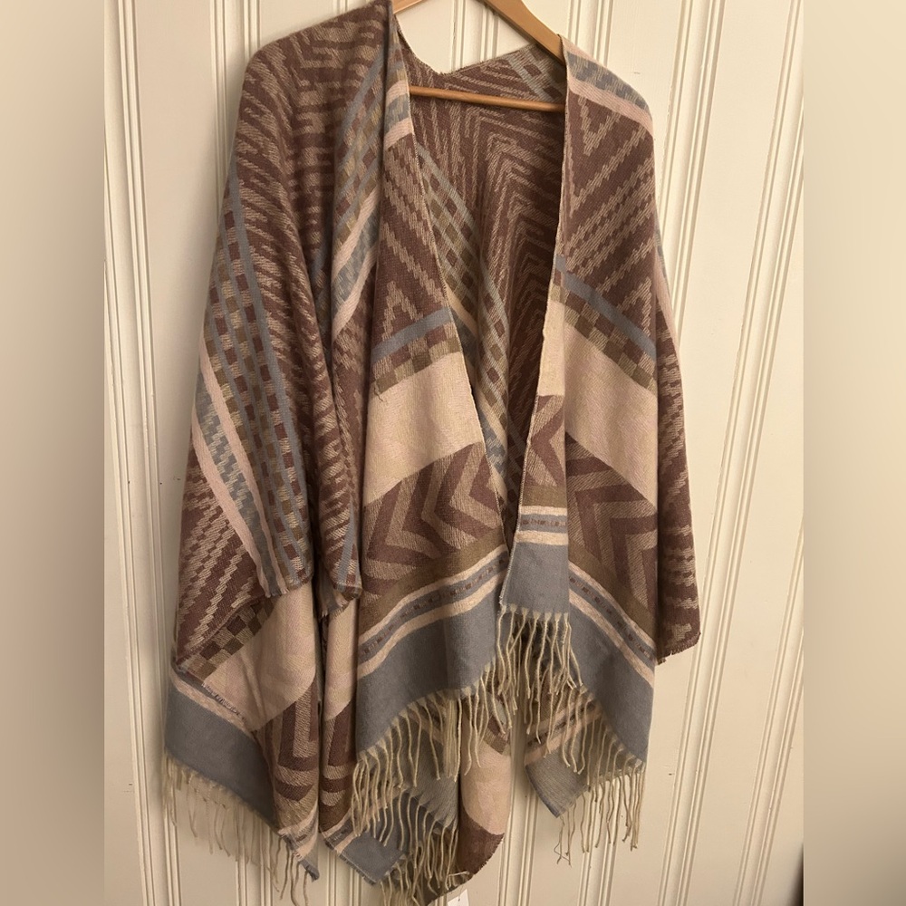 NWT Paper Store Gray Lilac Wrap Scarf Shawl One Size Fringe  Knit Soft Acrylic